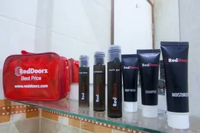 RedDoorz @ Cihampelas - Image 3