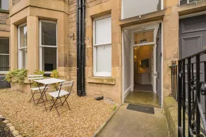 Chic 2 Bedroom Apartment near Old Town - Image 4