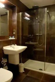 The Kveldsro House Hotel - Image 4
