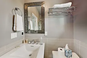 Bella Terra: Chef's Kitchen, Waterfall Pool & Spa 3 Bedroom Home - Image 4