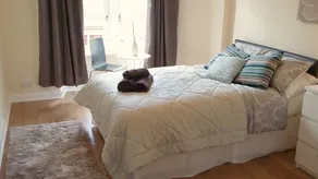 2 Bed Apartment in the West End - Image 2