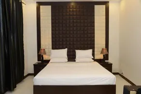 Gulberg Continental Hotel - Image 3
