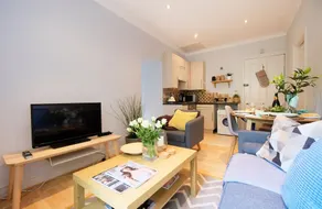 Modern 2 BR Flat in Bedford Park - Image 5
