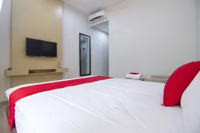 RedDoorz Plus @ SCBD - Image 2