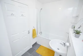 Spire View - 1 Bedroom, sleeps 4, parking Wifi - Image 3