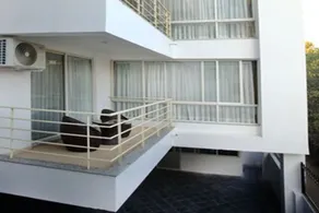 Devi's Suites - Image 4