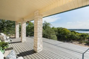 Lavish Lake Getaway - Image 3