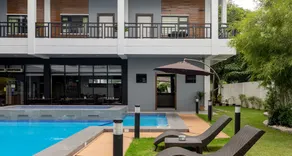 Elkanville Hotel by ZEN Rooms - Image 4