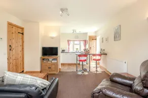 Sunshine Lodge - Image 3