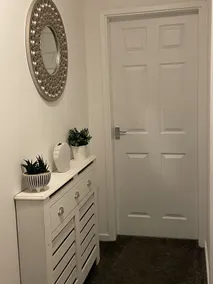 Beautiful 4 Bed Home With Free Parking - Image 2