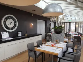 City Hotel - Image 3