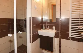 Awesome Home in Dugopolje With Wifi and 4 Bedrooms - Image 4
