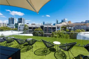 Comfortable Room With Fantastic Rooftop Views - Image 2