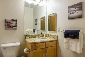 Frontdesk - Waterfront Apts Downtown Cleveland - Image 2