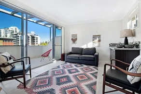 Broabdeach Sleek & Stylish Living - Image 4