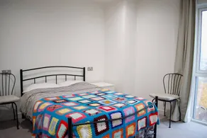 Modern 1 Bedroom Flat With Balcony Near Canary Wharf - Image 3