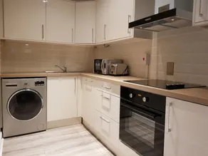 2 Bedroom Apartment Near the 3 Arena - Image 5
