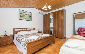 Beautiful Home in Brsec With Wifi and 3 Bedrooms - Image 4