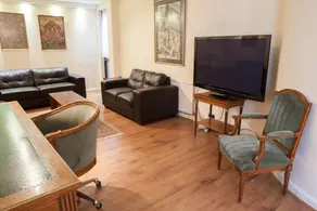 Stylish House in Victoria and Buckingham Palace - Image 4