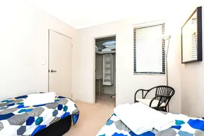 Coode Street Townhouse - Image 4