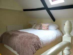 Charming Cottage in the Heart of Sherborne - Image 3