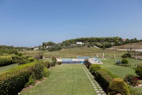 halu! Modern Villa w Pool & Tennis - Image 3