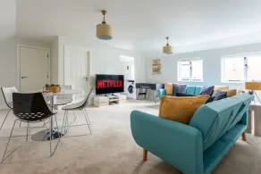 Market Apartment by Creative Stays - Image 5