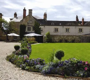 The Kings Hotel - Image 5