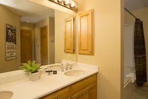 Cascade Village One Bedroom Condo by RedAwning - Image 5