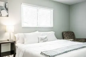 The "Cozy Tennyson" Near Auburn Hills/Waterford - Image 4