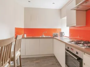 Max & Ben's Bistro Apartment - Image 4