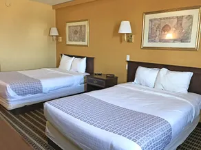 Americas Best Value Inn Centralia - Image 4