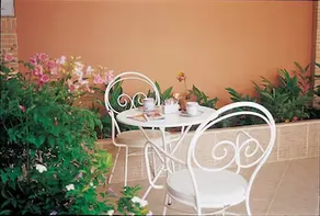 Seaside Guesthouse - Image 3