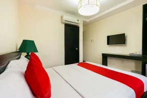 Small Bay Hotel by OYO Rooms - Image 3