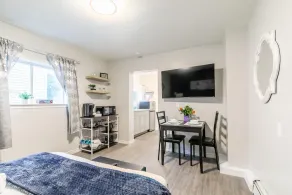 Newly Renovated 1BR Studio Apt - Prime Walk Score - Image 2