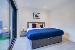 Charming 2-bed Apartment in London - Image 2