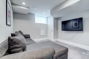 Luxury Home Near Harbor With Roofdeck & Parking - Image 3