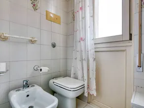 Snug Holiday Home in Salò With Balcony - Image 4