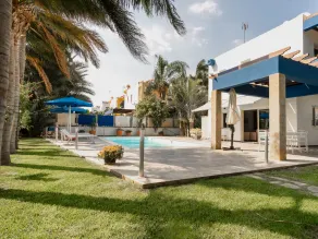 Sanders Governors Beach House - Charming Villa With Sea View - Image 3