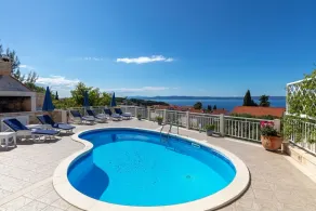 Villa Jure - with pool - Image 2