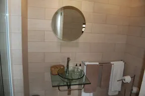 Maple Manor Guest House - Image 3
