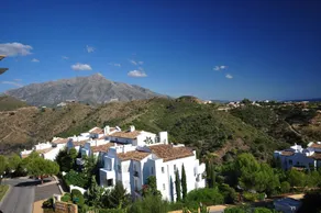 Apartment With 2 Bedrooms in Benahavís, With Wonderful Mountain View, - Image 4