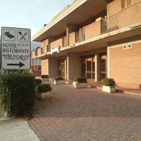Hotel Ristorante Tesoro - Image 3