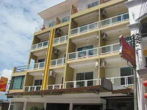 Red Sapphire Hotel - Image 2