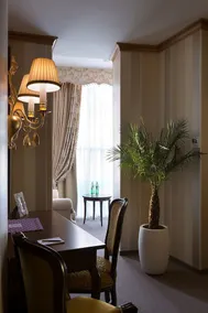 Iris Art Hotel - Image 4