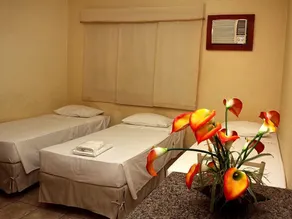 OYO Center Hotel - Image 2