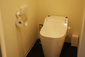 The Lower East Nine Hostel - Image 2