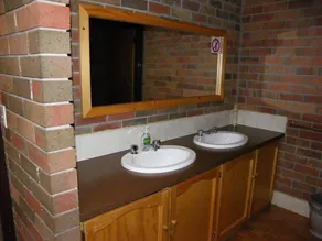 Boomers Guest House Hamilton - Image 5