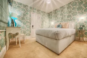 Number Four Boutique Hotel - Image 3