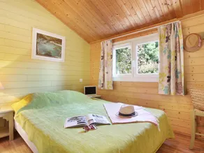 Pleasant chalet with covered terrace - Image 2